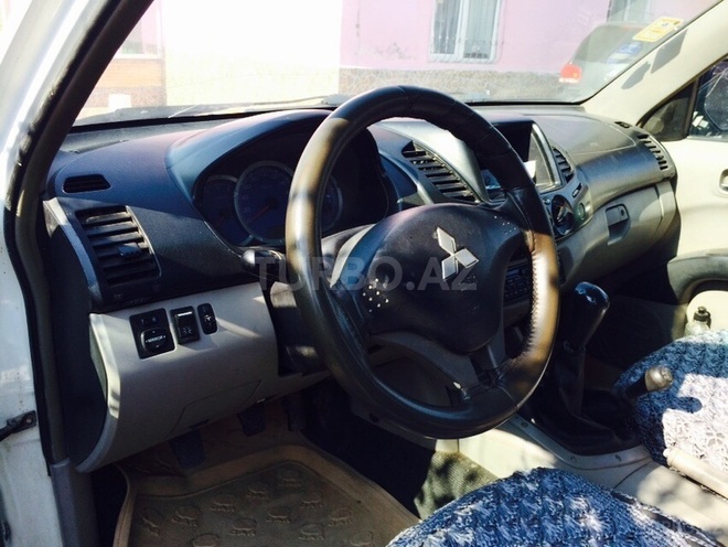 Mitsubishi L200 2007, 125,000 km - 2.5 l - Bakı