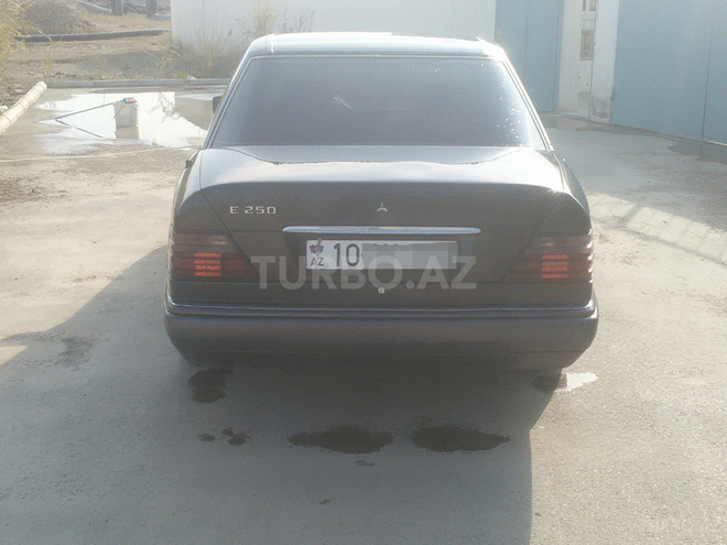 Mercedes E 250 1994, 320,000 km - 2.5 l - Bakı