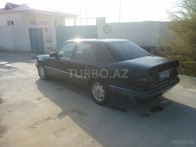 Mercedes E 250 1994, 320,000 km - 2.5 l - Bakı