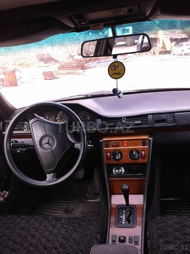 Mercedes E 220 1993, 123,456,789 km - 2.2 l - Bakı