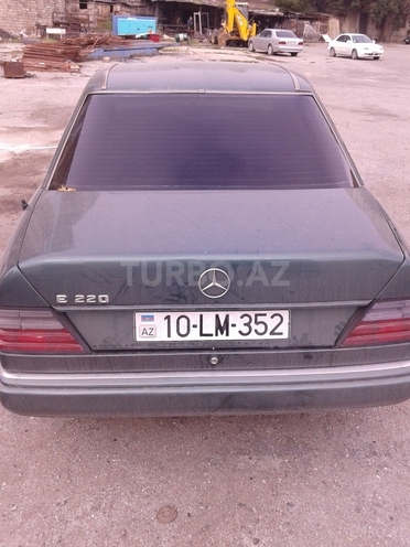 Mercedes E 220 1993, 123,456,789 km - 2.2 l - Bakı