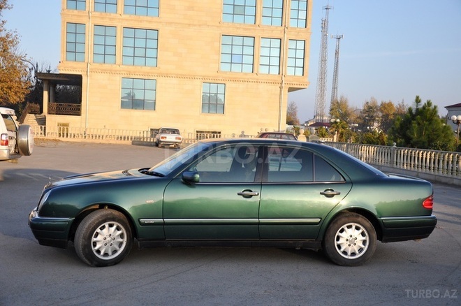 Mercedes E 240 1998, 164,000 km - 2.4 l - Bakı