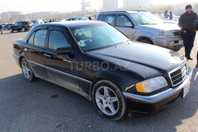 Mercedes C 230 1997, 240,000 km - 2.3 l - Bakı