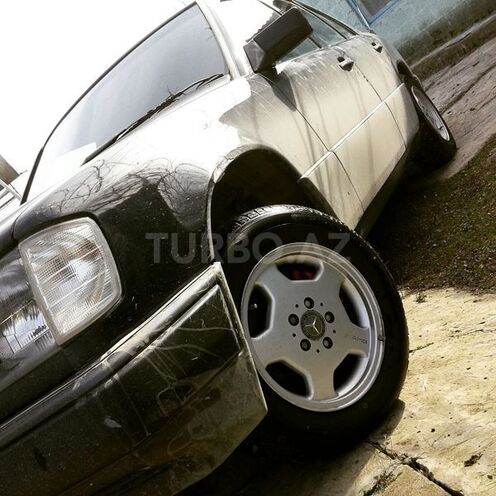 Mercedes E 260 1993, 406,000 km - 2.6 l - Sabirabad