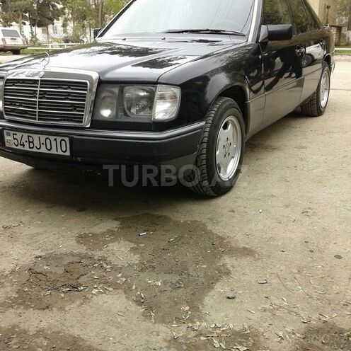 Mercedes E 260 1993, 406,000 km - 2.6 l - Sabirabad