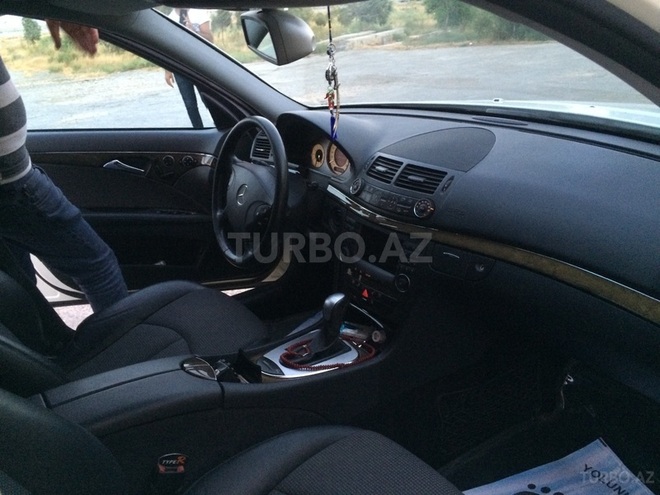 Mercedes E 240 2005, 115,000 km - 2.4 l - Bakı