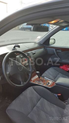 Mercedes E 220 2000, 243,000 km - 2.2 l - Bakı