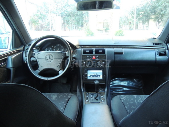 Mercedes E 240 1998, 254,000 km - 2.4 l - Bakı
