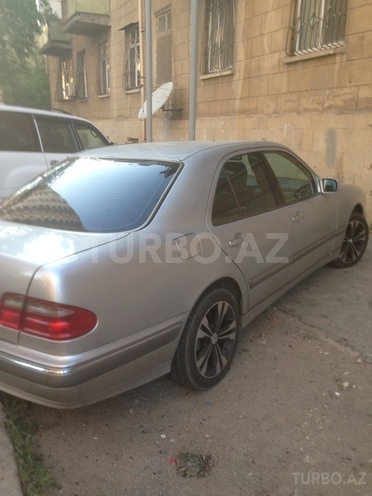 Mercedes E 240 2001, 167,000 km - 2.6 l - Bakı