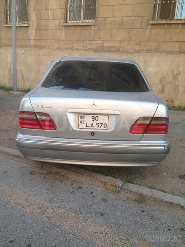 Mercedes E 240 2001, 167,000 km - 2.6 l - Bakı