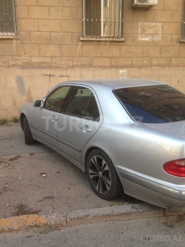 Mercedes E 240 2001, 167,000 km - 2.6 l - Bakı