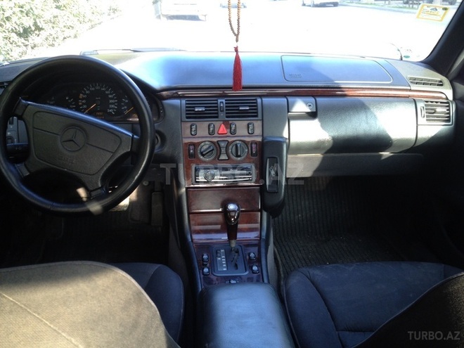 Mercedes E 230 1995, 432,000 km - 2.3 l - Bakı
