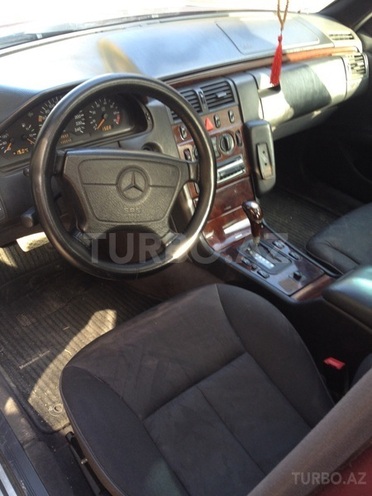 Mercedes E 230 1995, 432,000 km - 2.3 l - Bakı