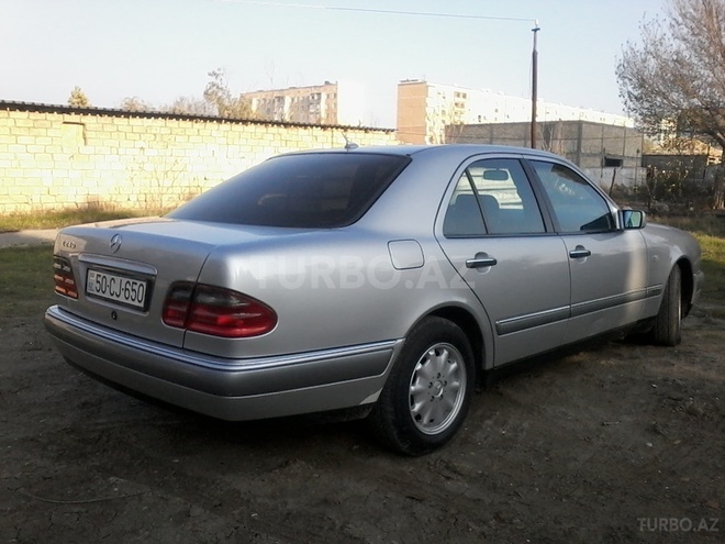 Mercedes E 240 1998, 176,000 km - 2.4 л - Sumqayıt