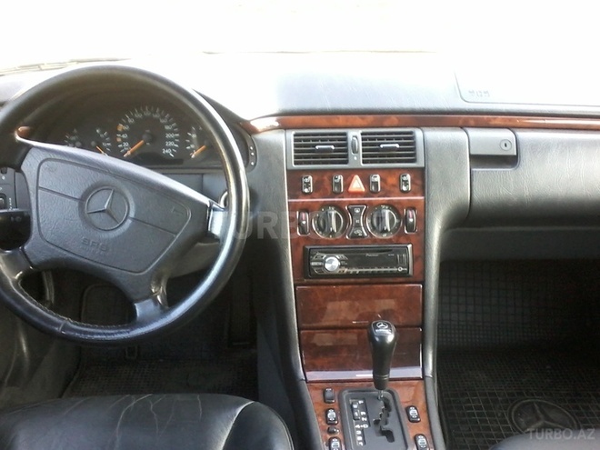 Mercedes E 240 1998, 176,000 km - 2.4 л - Sumqayıt