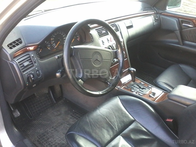 Mercedes E 240 1998, 176,000 km - 2.4 л - Sumqayıt