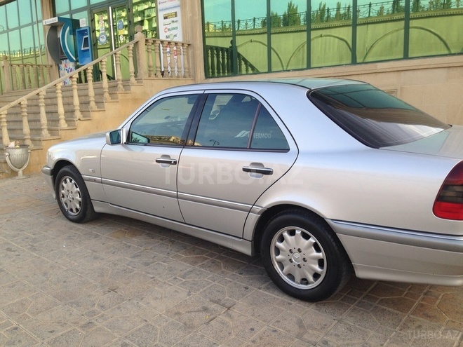 Mercedes C 180 2000, 200,000 km - 1.8 l - Bakı