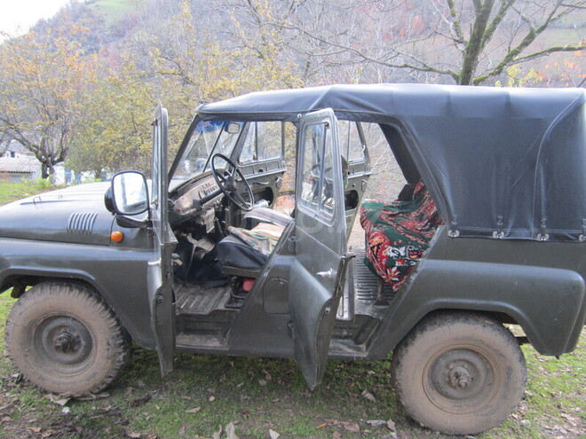 UAZ 469 1977, 85,000 km - 2.4 l - Astara