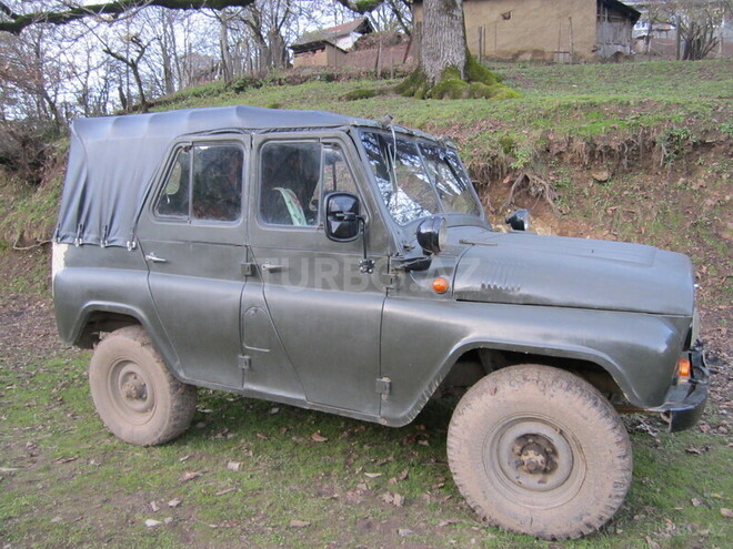 UAZ 469 1977, 85,000 km - 2.4 l - Astara