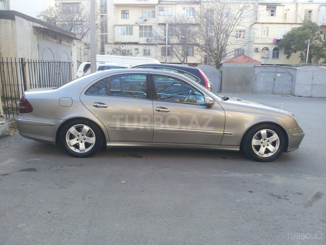 Mercedes E 270 2002, 355,000 km - 2.7 l - Bakı