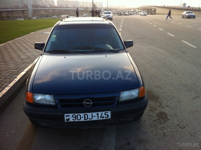 Opel Astra 1993, 323,387 km - 1.8 l - Bakı
