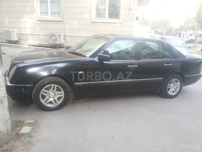 Mercedes E 220 1998, 284,068 km - 2.2 l - Bakı