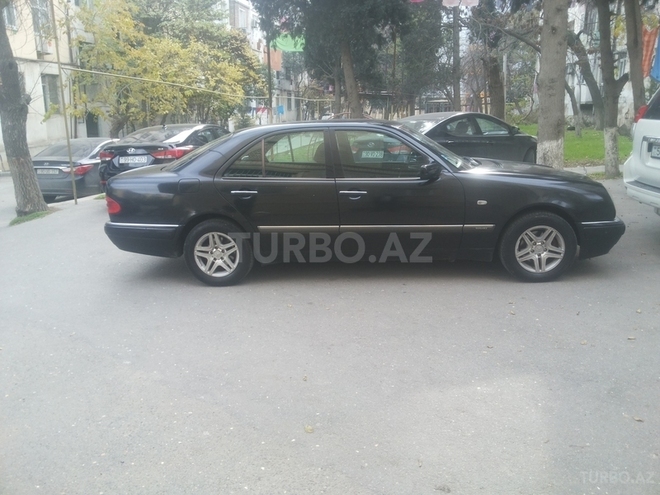Mercedes E 220 1998, 284,068 km - 2.2 l - Bakı