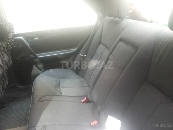 Mercedes E 220 1998, 284,068 km - 2.2 l - Bakı