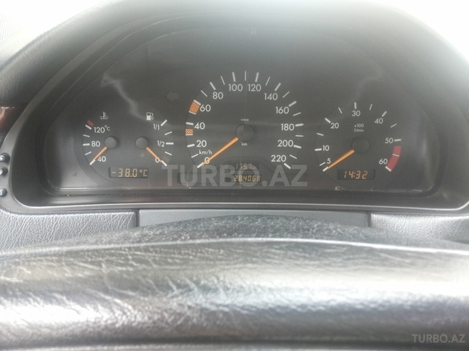 Mercedes E 220 1998, 284,068 km - 2.2 l - Bakı