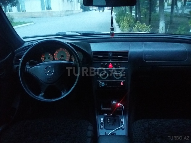 Mercedes C 200 1999, 300,000 km - 2.0 л - Sumqayıt