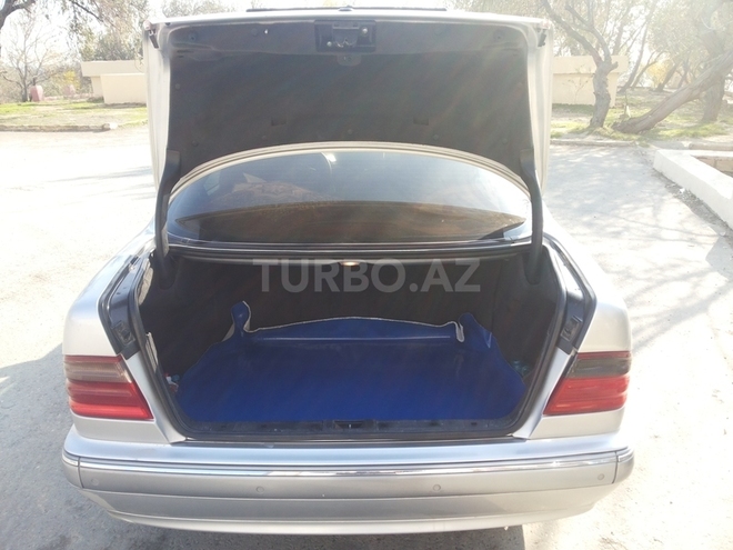 Mercedes E 240 2000, 330,000 km - 2.4 л - Bakı