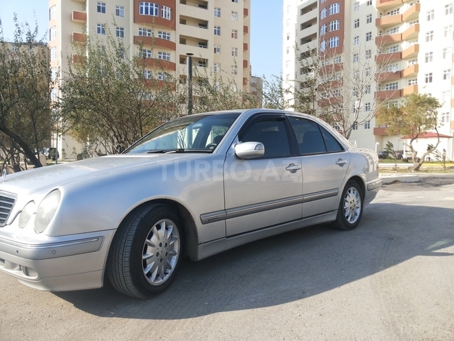 Mercedes E 240 2000, 330,000 km - 2.4 л - Bakı