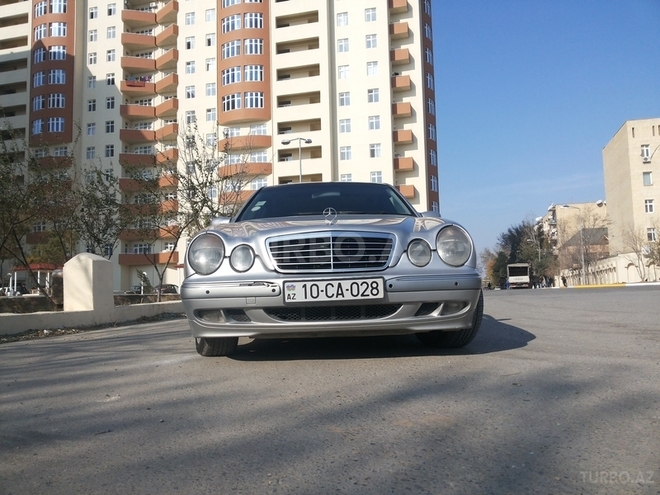Mercedes E 240 2000, 330,000 km - 2.4 л - Bakı