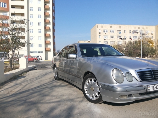 Mercedes E 240 2000, 330,000 km - 2.4 л - Bakı
