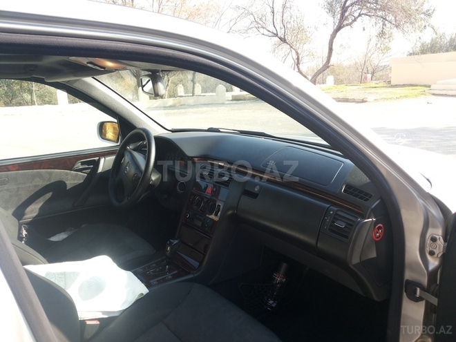 Mercedes E 240 2000, 330,000 km - 2.4 л - Bakı