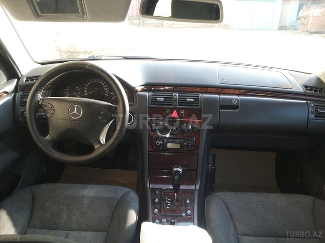 Mercedes E 240 2000, 330,000 km - 2.4 л - Bakı