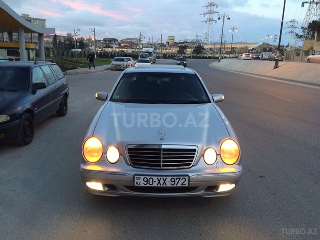 Mercedes E 320 1999, 210,000 km - 3.2 l - Bakı