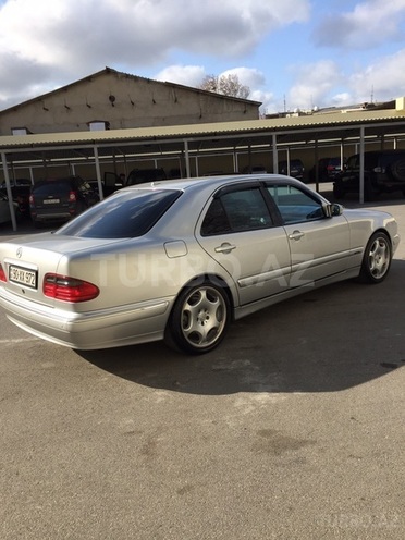Mercedes E 320 1999, 210,000 km - 3.2 l - Bakı