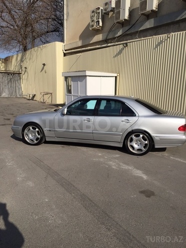 Mercedes E 320 1999, 210,000 km - 3.2 l - Bakı