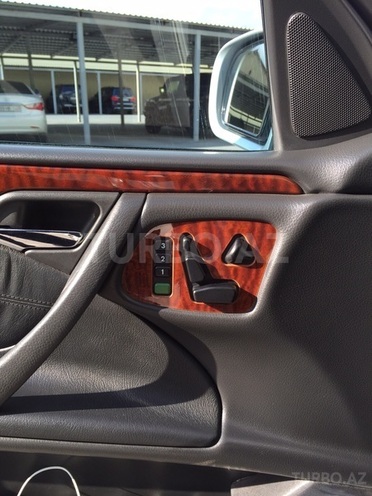Mercedes E 320 1999, 210,000 km - 3.2 l - Bakı