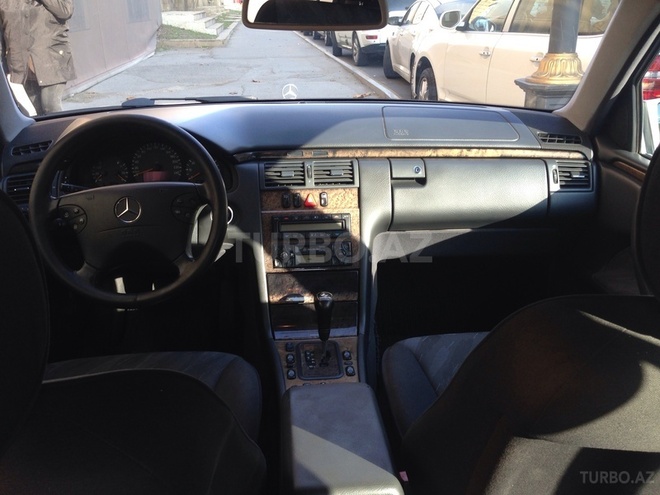 Mercedes E 240 2000, 198,000 km - 2.4 l - Bakı
