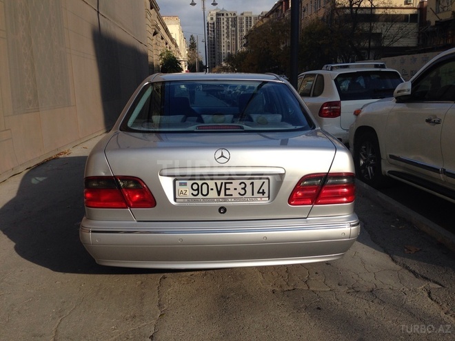 Mercedes E 240 2000, 198,000 km - 2.4 l - Bakı