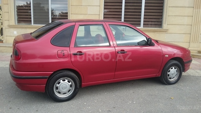 Volkswagen Polo 1996, 210,000 km - 1.6 l - Bakı