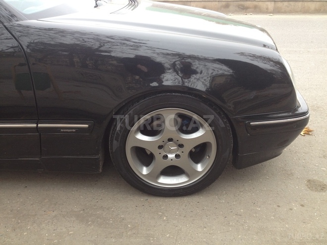 Mercedes E 320 2001, 220,636 km - 3.2 l - Ağcabədi