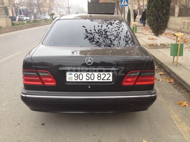Mercedes E 320 2001, 220,636 km - 3.2 l - Ağcabədi