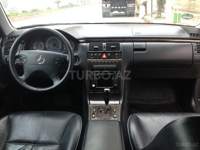 Mercedes E 320 2001, 220,636 km - 3.2 l - Ağcabədi