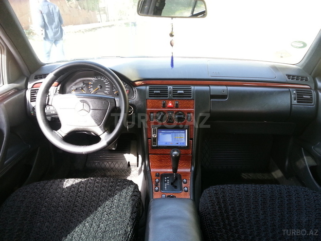 Mercedes E 200 1998, 245,000 km - 2.0 l - Bakı