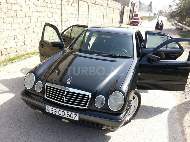 Mercedes E 200 1998, 245,000 km - 2.0 l - Bakı