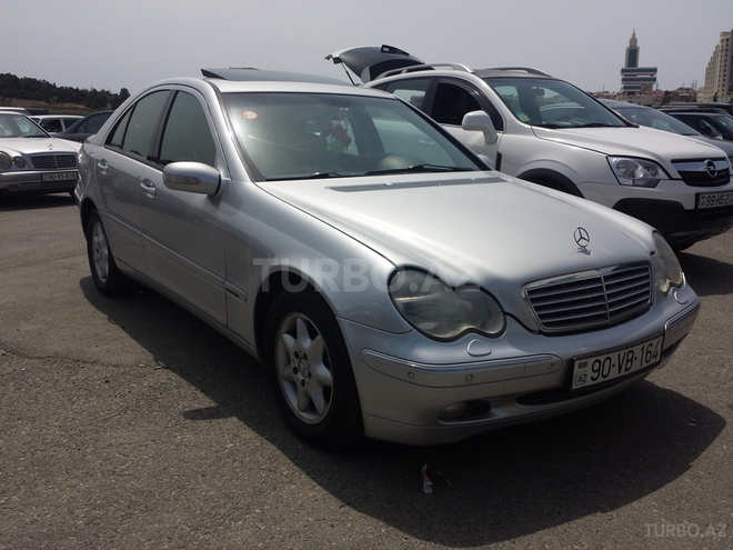 Mercedes C 220 2002, 298,000 km - 2.2 l - Bakı