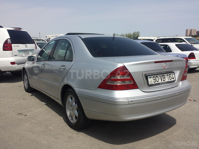 Mercedes C 220 2002, 298,000 km - 2.2 l - Bakı